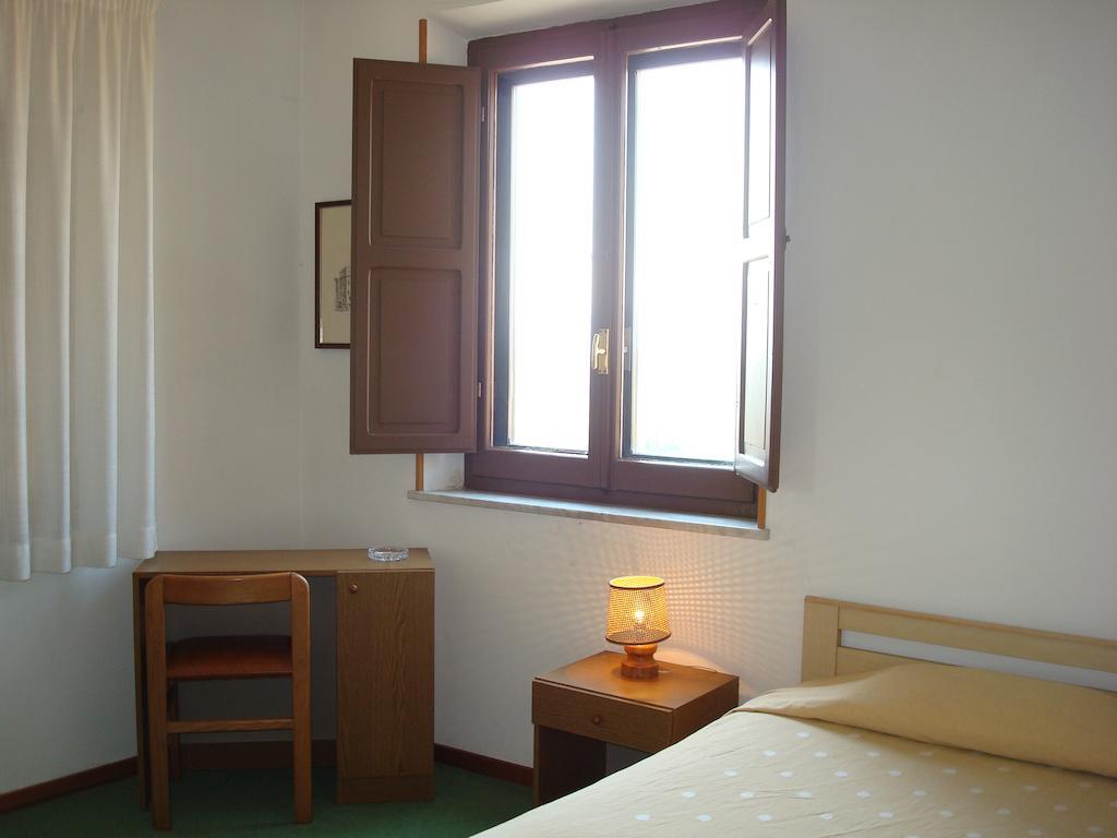 Albergo La Sfinge Chiusi Bagian luar foto