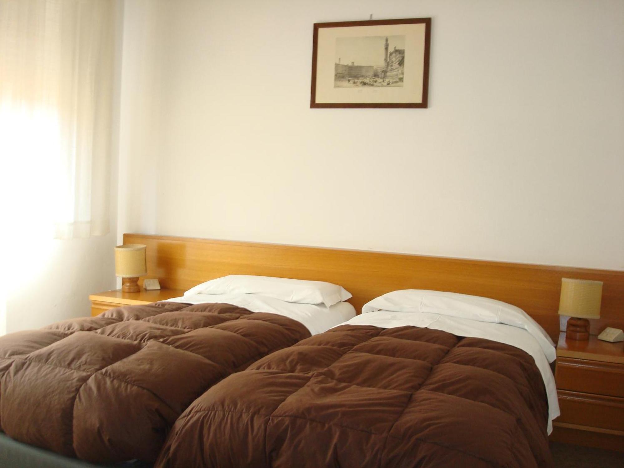 Albergo La Sfinge Chiusi Bagian luar foto