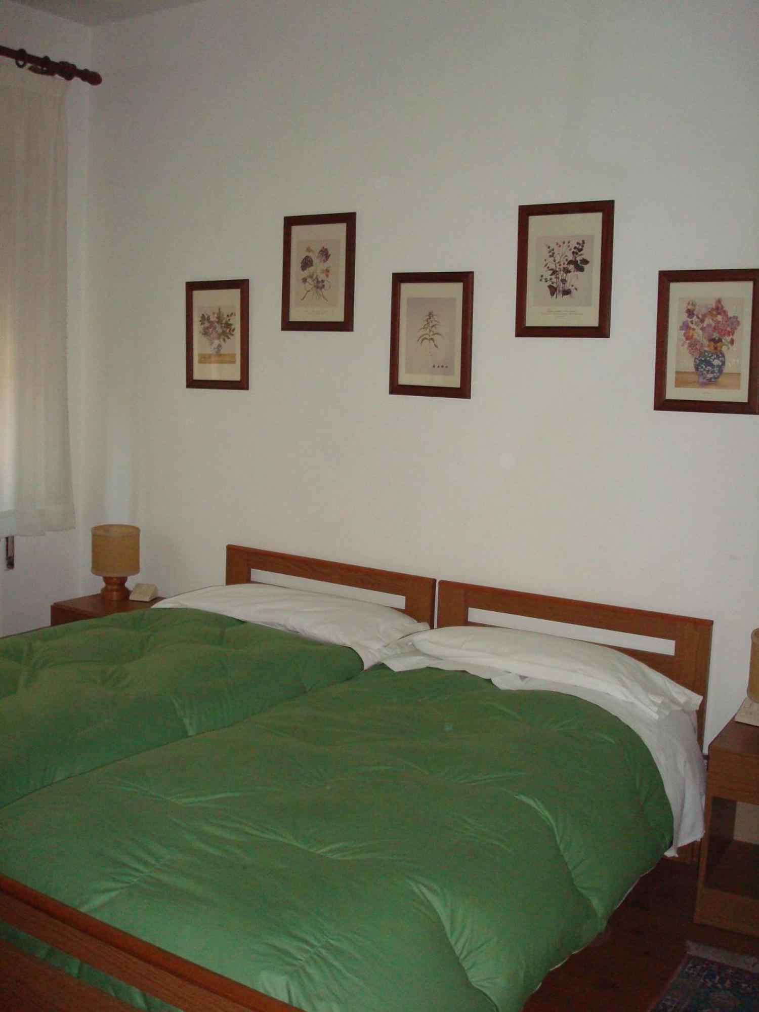 Albergo La Sfinge Chiusi Bagian luar foto