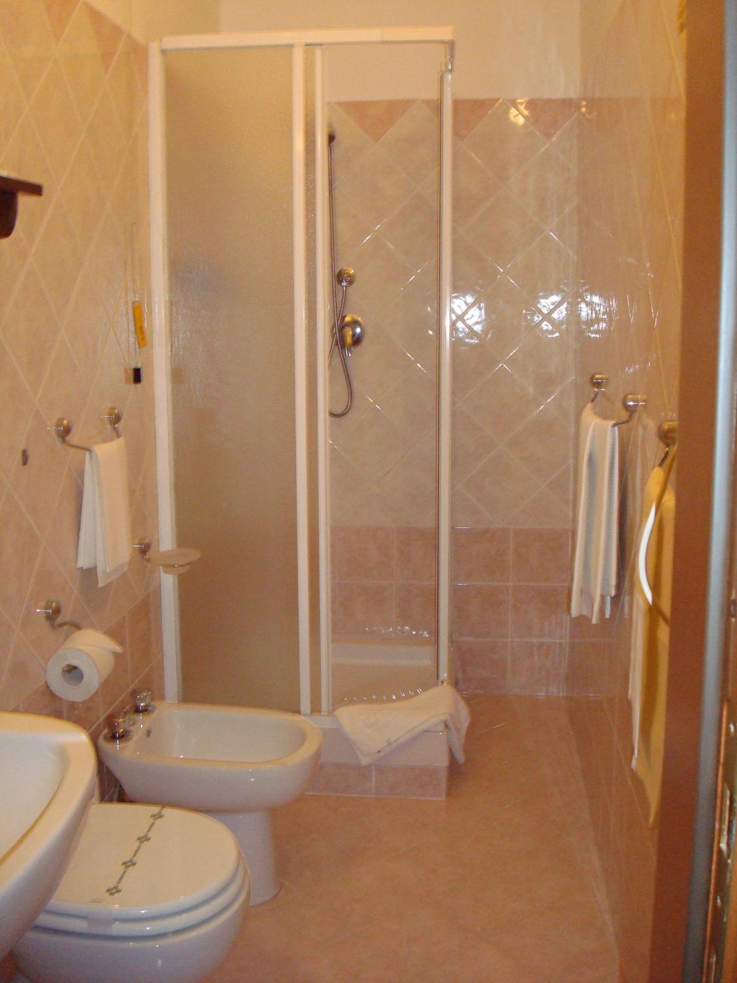 Albergo La Sfinge Chiusi Bagian luar foto